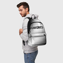 Рюкзак Ramones glitch на светлом фоне: символ сверху, цвет: 3D-принт — фото 2