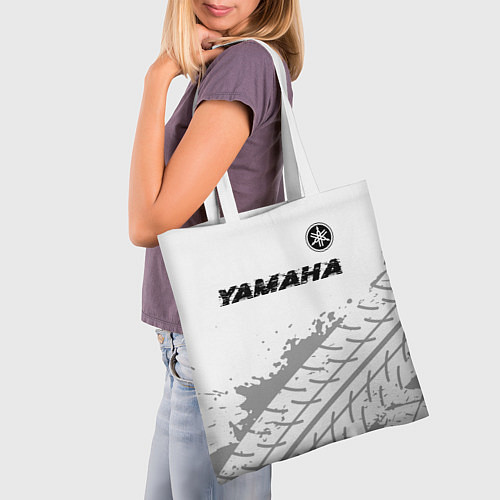 Сумка-шоппер Yamaha speed на светлом фоне со следами шин: симво / 3D-принт – фото 3