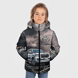 Куртка зимняя для мальчика Toyota Land Cruiser 200 среди скал, цвет: 3D-красный — фото 2