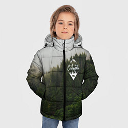 Куртка зимняя для мальчика Я из Сибири на фоне леса, цвет: 3D-светло-серый — фото 2