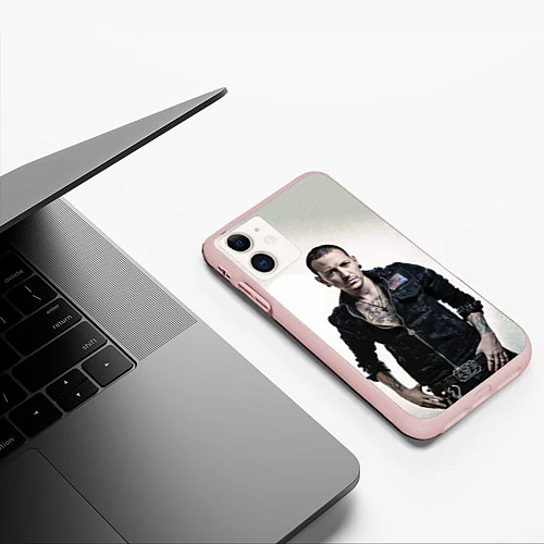 Чехол iPhone 11 матовый Честер Беннингтон / 3D-Светло-розовый – фото 3