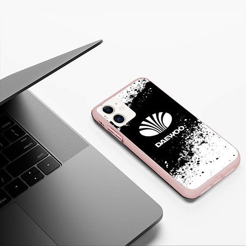 Чехол iPhone 11 матовый Daewoo: Black Spray / 3D-Светло-розовый – фото 3