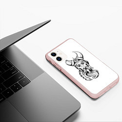 Чехол iPhone 11 матовый Грозный викинг, цвет: 3D-светло-розовый — фото 2
