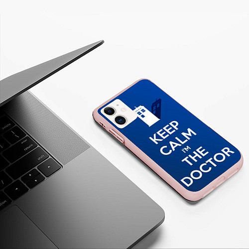 Чехол iPhone 11 матовый Keep calm Im the Doctor / 3D-Светло-розовый – фото 3