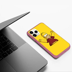 Чехол iPhone 11 Pro матовый Гомер-болельщик, цвет: 3D-малиновый — фото 2