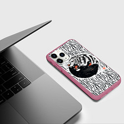 Чехол iPhone 11 Pro матовый Yin Yang Tigers, цвет: 3D-малиновый — фото 2
