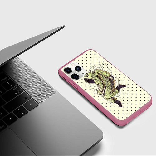 Чехол iPhone 11 Pro матовый Зеленая миссия / 3D-Малиновый – фото 3