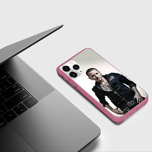 Чехол iPhone 11 Pro матовый Честер Беннингтон / 3D-Малиновый – фото 3