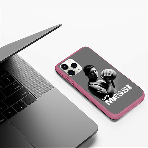Чехол iPhone 11 Pro матовый Leo Messi / 3D-Малиновый – фото 3