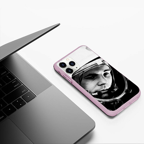 Чехол iPhone 11 Pro матовый Гагарин космонавт / 3D-Розовый – фото 3