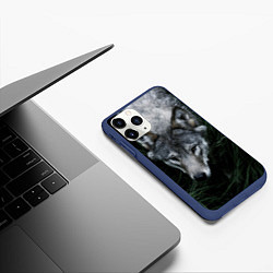 Чехол iPhone 11 Pro матовый Волк в траве, цвет: 3D-тёмно-синий — фото 2
