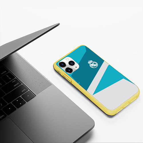 Чехол iPhone 11 Pro матовый FC Real Madrid: Sport Geometry / 3D-Желтый – фото 3
