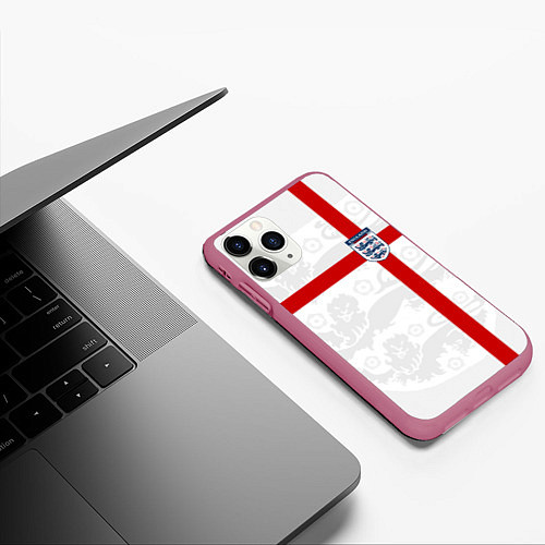 Чехол iPhone 11 Pro матовый Сборная Англии / 3D-Малиновый – фото 3