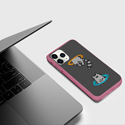 Чехол iPhone 11 Pro матовый Кот в Портале, цвет: 3D-малиновый — фото 2
