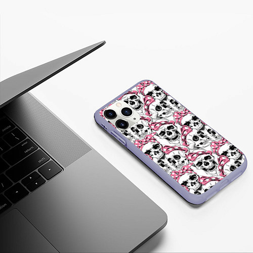 Чехол iPhone 11 Pro матовый Черепа в розовых платках / 3D-Светло-сиреневый – фото 3