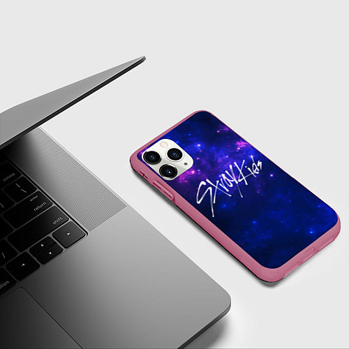 Чехол iPhone 11 Pro матовый Stray Kids / 3D-Малиновый – фото 3
