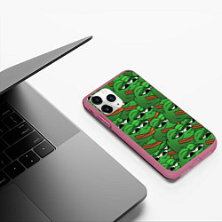 Чехол iPhone 11 Pro матовый Pepe The Frog, цвет: 3D-малиновый — фото 2