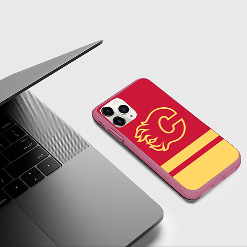 Чехол iPhone 11 Pro матовый Калгари Флэймз / 3D-Малиновый – фото 3