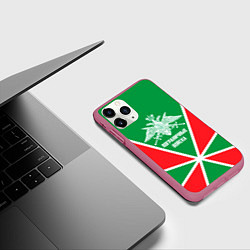 Чехол iPhone 11 Pro матовый Пограничные Войска, цвет: 3D-малиновый — фото 2
