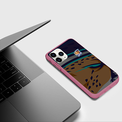 Чехол iPhone 11 Pro матовый Форма Cheetah / 3D-Малиновый – фото 3