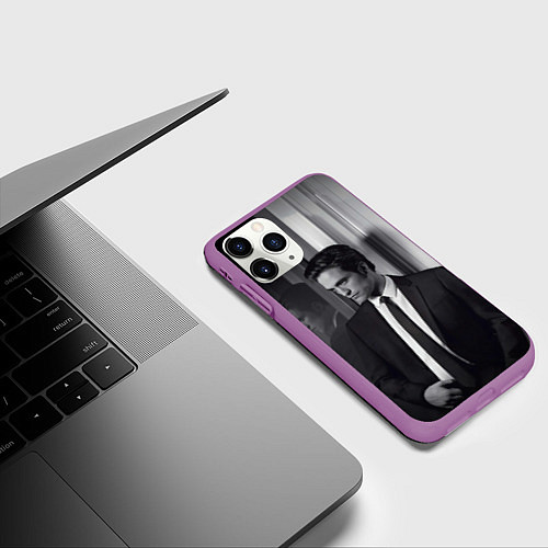 Чехол iPhone 11 Pro матовый Роберт Паттинсон / 3D-Фиолетовый – фото 3