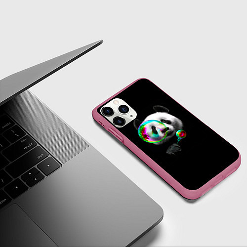 Чехол iPhone 11 Pro матовый Панда и мыльный пузырь / 3D-Малиновый – фото 3