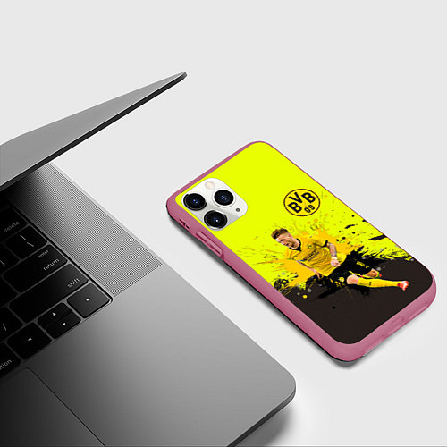 Чехол iPhone 11 Pro матовый Марко Ройс / 3D-Малиновый – фото 3