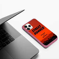 Чехол iPhone 11 Pro матовый Street runner, цвет: 3D-малиновый — фото 2
