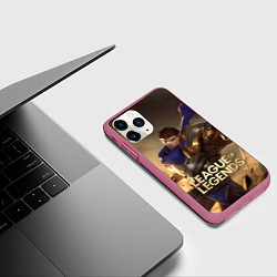Чехол iPhone 11 Pro матовый League of legends Гарен, цвет: 3D-малиновый — фото 2