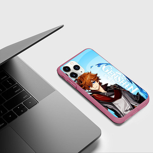 Чехол iPhone 11 Pro матовый GENSHIN IMPACT, ТАРТАЛЬЯ / 3D-Малиновый – фото 3