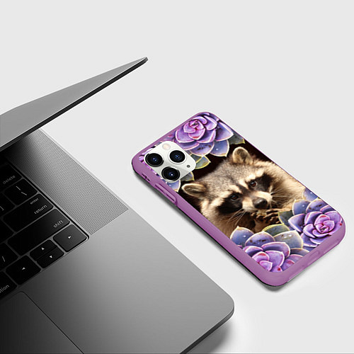 Чехол iPhone 11 Pro матовый Енот среди цветов / 3D-Фиолетовый – фото 3