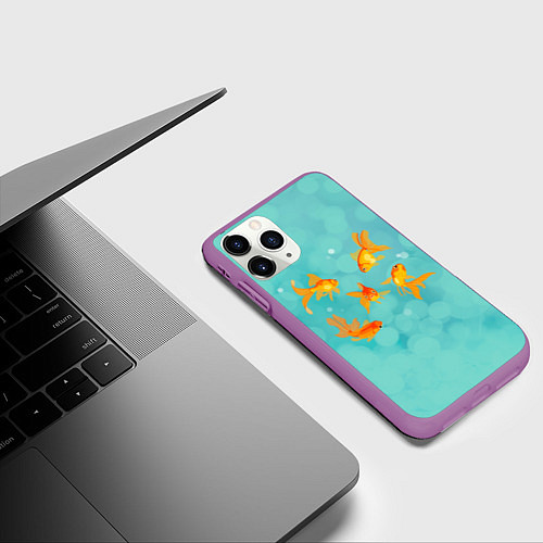 Чехол iPhone 11 Pro матовый Золотые рыбки / 3D-Фиолетовый – фото 3