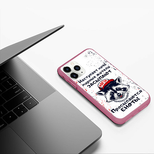 Чехол iPhone 11 Pro матовый ЕНОТОМАФИЯ MAFIA COON Z / 3D-Малиновый – фото 3