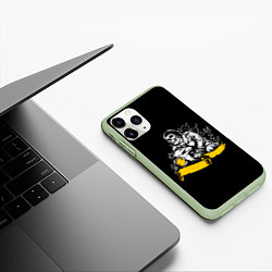 Чехол iPhone 11 Pro матовый Demon of speed, цвет: 3D-салатовый — фото 2