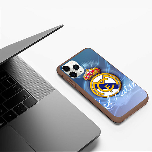 Чехол iPhone 11 Pro матовый FC РЕАЛ МАДРИД / 3D-Коричневый – фото 3