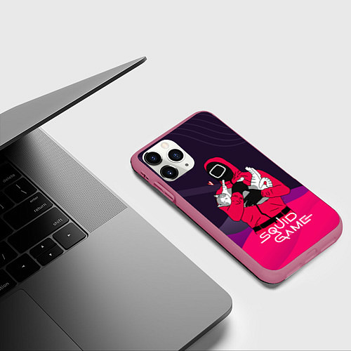 Чехол iPhone 11 Pro матовый Игра в кальмара - с милым котиком / 3D-Малиновый – фото 3