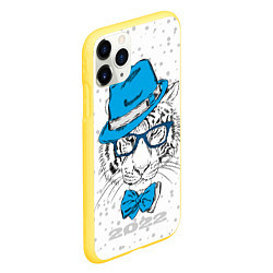 Чехол iPhone 11 Pro матовый Белый тигр в синей шляпе, цвет: 3D-желтый — фото 2