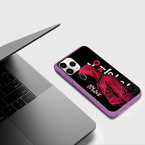 Чехол iPhone 11 Pro матовый ИГРА В КАЛЬМАРА, СТРАЖ КРУГ БИНАРНЫЙ КОД / 3D-Фиолетовый – фото 3