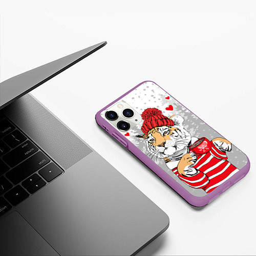 Чехол iPhone 11 Pro матовый Тигр с чашкой кофе / 3D-Фиолетовый – фото 3