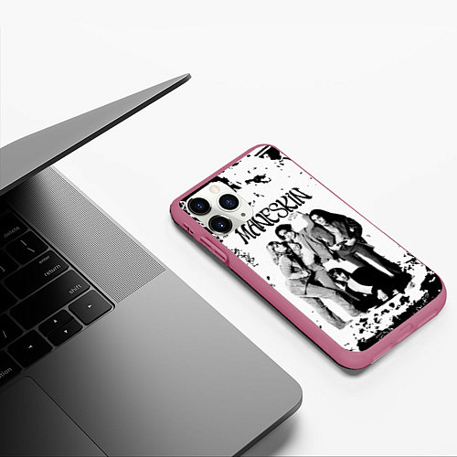 Чехол iPhone 11 Pro матовый Maneskin Монэскин, рок - группа / 3D-Малиновый – фото 3