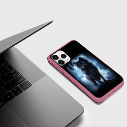 Чехол iPhone 11 Pro матовый ВОЛК БРОДЯГА, цвет: 3D-малиновый — фото 2