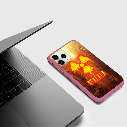 Чехол iPhone 11 Pro матовый STALKER РАДИАЦИЯ ЧЕРНОБЫЛЬ, ПРИПЯТЬ / 3D-Малиновый – фото 3