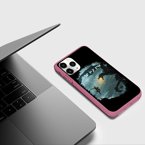 Чехол iPhone 11 Pro матовый TES SKYRIM FIGHT DRAGON / 3D-Малиновый – фото 3