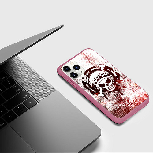 Чехол iPhone 11 Pro матовый Трафальгар Ло Пираты сердца Весёлый Роджер / 3D-Малиновый – фото 3