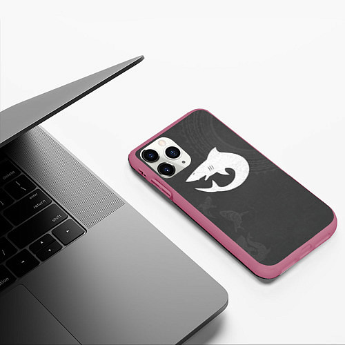 Чехол iPhone 11 Pro матовый Кархародоны цвет ордена / 3D-Малиновый – фото 3