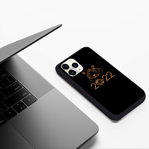Чехол iPhone 11 Pro матовый 2022 Tiger Bronze Theme / 3D-Черный – фото 3