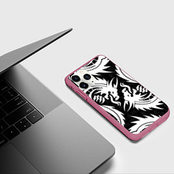 Чехол iPhone 11 Pro матовый УЗОР ИЗ БЕЛЫХ ДРАКОНОВ WHITE DRAGON TOKYO, цвет: 3D-малиновый — фото 2