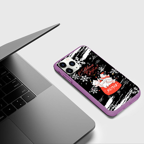 Чехол iPhone 11 Pro матовый Новогодние коты в подарочном мешке / 3D-Фиолетовый – фото 3