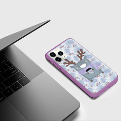 Чехол iPhone 11 Pro матовый Новогодний олень в шарфе, цвет: 3D-фиолетовый — фото 2