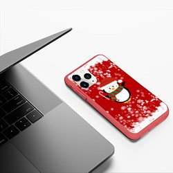 Чехол iPhone 11 Pro матовый Пингвин в новогодней шапочке, цвет: 3D-красный — фото 2